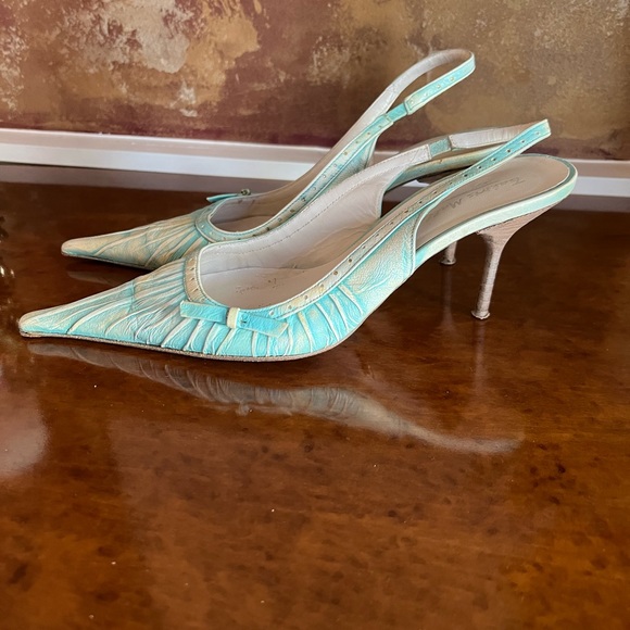 Pointed Toe Pump - Picture 6 of 7